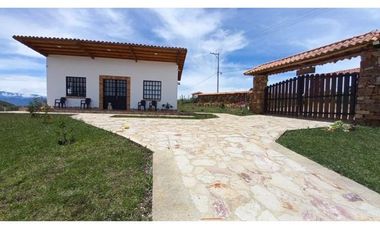 Venta de Casa Campestre en La Mesa de Los Santos - Linderos. Cod V6024