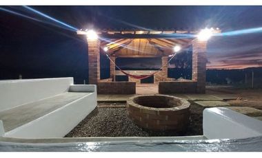 Venta de Casa Campestre en La Mesa de Los Santos - Linderos. Cod V6024