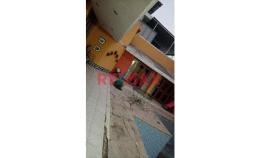 Se vende espectacular casa en esquina ubicada en la Urb. 04 de Enero, a pocos minutos del centro de Piura. Con un terreno de más de 453.68 m², esta pr