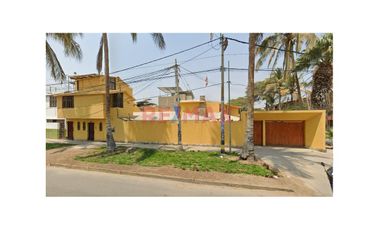 Se vende espectacular casa en esquina ubicada en la Urb. 04 de Enero, a pocos minutos del centro de Piura. Con un terreno de más de 453.68 m², esta pr