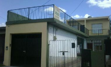 Ezpeleta Casa P.A.  con Cochera. Escuchamos Propuestas