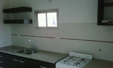 Ezpeleta Casa P.A.  con Cochera. Escuchamos Propuestas