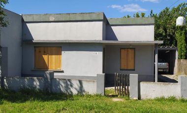 Casa en venta - 2 Dormitorios 1 Baño - Cochera - 328Mts2 - Magdalena