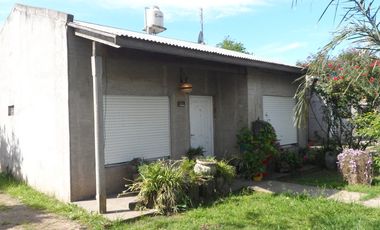 Casa de tres dormitorios sobre asfalto y gas natural en Ingeniero Allan, Varela