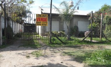 Casa de tres dormitorios sobre asfalto y gas natural en Ingeniero Allan, Varela