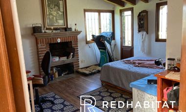 Linda casa rodeada de jardín respira aire limpio y vive en total tranquilidad