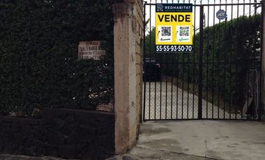 Linda casa rodeada de jardín respira aire limpio y vive en total tranquilidad