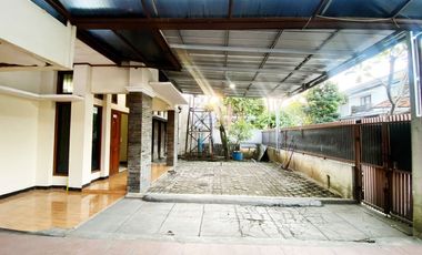 Di Sewakan Rumah Strategis 4 Kamar Cocok Untuk Kantor di Jl. Turangga Bandung