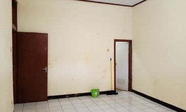 Di Sewakan Rumah Strategis 4 Kamar Cocok Untuk Kantor di Jl. Turangga Bandung