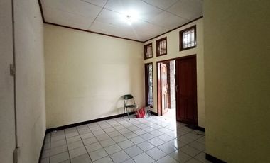 Di Sewakan Rumah Strategis 4 Kamar Cocok Untuk Kantor di Jl. Turangga Bandung