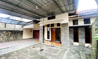 Di Sewakan Rumah Strategis 4 Kamar Cocok Untuk Kantor di Jl. Turangga Bandung
