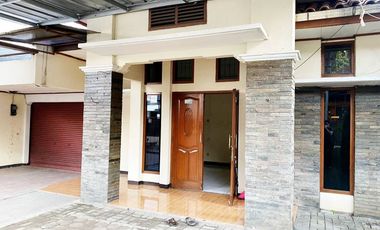 Di Sewakan Rumah Strategis 4 Kamar Cocok Untuk Kantor di Jl. Turangga Bandung