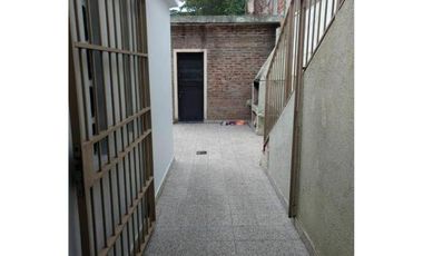 CHALET 5 AMPLIOS AMBIENTES CON EXTENSO PARQUE