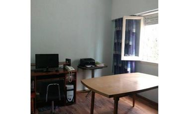 CHALET 5 AMPLIOS AMBIENTES CON EXTENSO PARQUE
