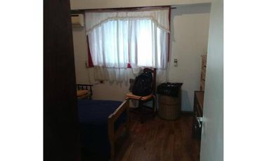 CHALET 5 AMPLIOS AMBIENTES CON EXTENSO PARQUE