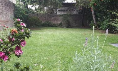 CHALET 5 AMPLIOS AMBIENTES CON EXTENSO PARQUE