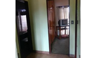 CHALET 5 AMPLIOS AMBIENTES CON EXTENSO PARQUE