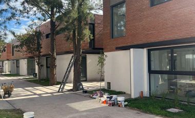 Duplex en venta en condominio Don Carlos - Manuel B. Gonnet