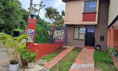 COD. 6292 - SE ARRIENDA CASA - BARRIO:  LA RONDA