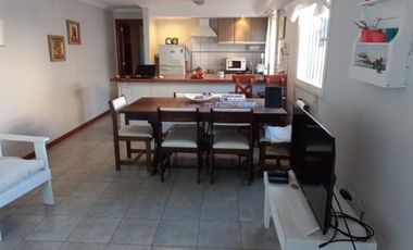 HERMOSA PH MODERNO  EN VENTA CON ENTRADA DE AUTOS Y PARQUE