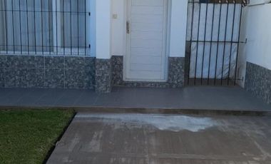 HERMOSA PH MODERNO  EN VENTA CON ENTRADA DE AUTOS Y PARQUE