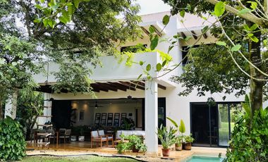 Casa en venta frente a campo de golf en el Yucatán Country Club