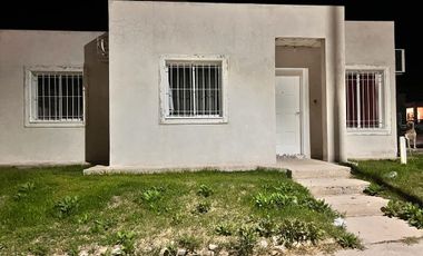 Casa en venta - 2 Dormitorios 1 Baño - Cochera - 303,5Mts2 - La Punta, San Luis