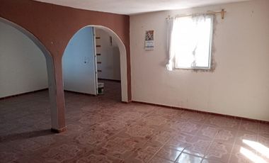 CASA EN VENTA EN FRACC. LA LOMITA, SGS