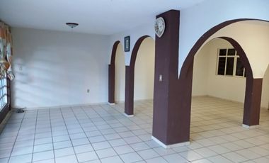 CASA EN VENTA EN FRACC. LA LOMITA, SGS