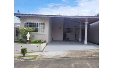 SE VENDE CASA EN ALTOS PRADERAS DE SAN ANTONIO 300 M2
