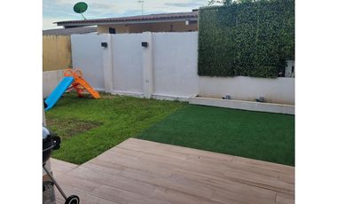 SE VENDE CASA EN ALTOS PRADERAS DE SAN ANTONIO 300 M2