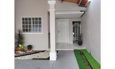 SE VENDE CASA EN ALTOS PRADERAS DE SAN ANTONIO 300 M2