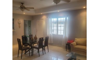 SE VENDE CASA EN ALTOS PRADERAS DE SAN ANTONIO 300 M2