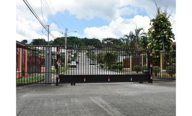 SE VENDE CASA EN ALTOS PRADERAS DE SAN ANTONIO 300 M2