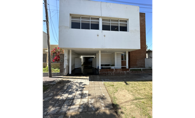 IMPORTANTE CASA CENTRICA!!! en Brandsen