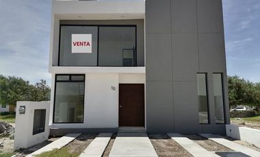 Se Vende Casa en Cañadas del Arroyo, 4ta Recamara en PB, Jardín, Roof, Lujo !