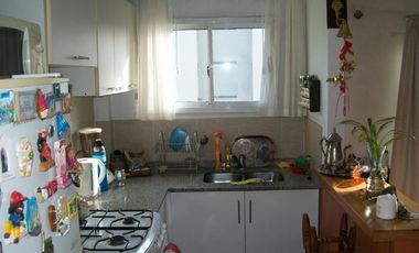 3 AMBIENTES EN DUPLEX AL CONTRAFRENTE CON 2 BAÑOS COMPLETOS