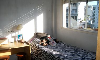 3 AMBIENTES EN DUPLEX AL CONTRAFRENTE CON 2 BAÑOS COMPLETOS