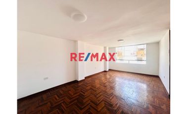 Alquilo Amplio Dpto 73M2 De 2 Dormitorios En 3Er Piso Urb. Los Precursores - Surco!