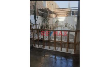 Se Vende Amplia Casa De 3 Pisos En San Juan De Lurigancho