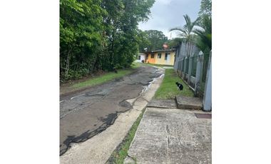 Se vende casa en ancon ubicada en Paraíso (AA)