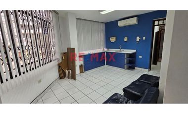 Departamento Amplio En 2Do Piso Con Potencial Para Vivienda Y Consultorio – Ideal Para Familias O Inversores