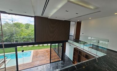 Casa de 5 recamaras una de ellas en PLANTA BAJA en Yucatán Country Club