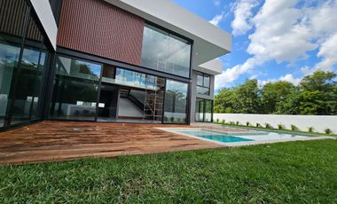 Casa de 5 recamaras una de ellas en PLANTA BAJA en Yucatán Country Club