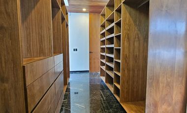 Casa de 5 recamaras una de ellas en PLANTA BAJA en Yucatán Country Club