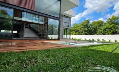 Casa de 5 recamaras una de ellas en PLANTA BAJA en Yucatán Country Club