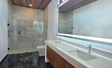 Casa de 5 recamaras una de ellas en PLANTA BAJA en Yucatán Country Club