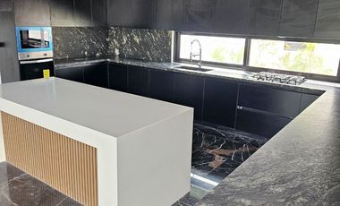 Casa de 5 recamaras una de ellas en PLANTA BAJA en Yucatán Country Club