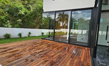 Casa de 5 recamaras una de ellas en PLANTA BAJA en Yucatán Country Club