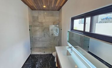 Casa de 5 recamaras una de ellas en PLANTA BAJA en Yucatán Country Club